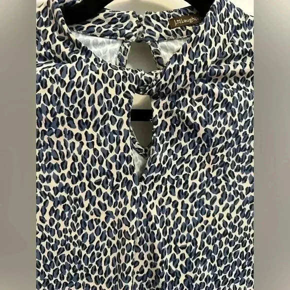 J. McLaughlin Keyhole Twist Neck Blue Cheetah Print Catalina Cloth Blouse - Picture 2 of 8